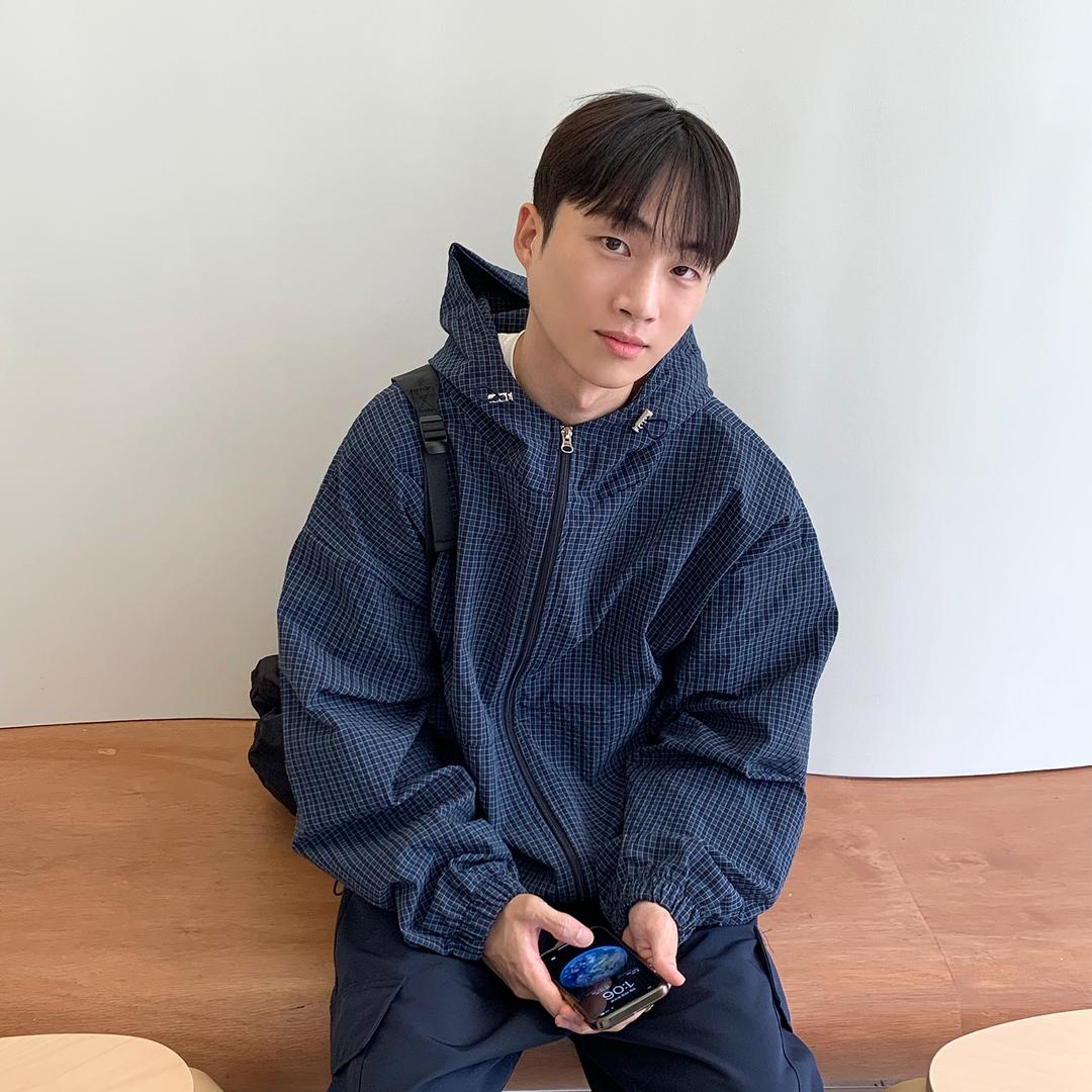 모마 스퀘어 체크 후드 윈드브레이커 (3color)