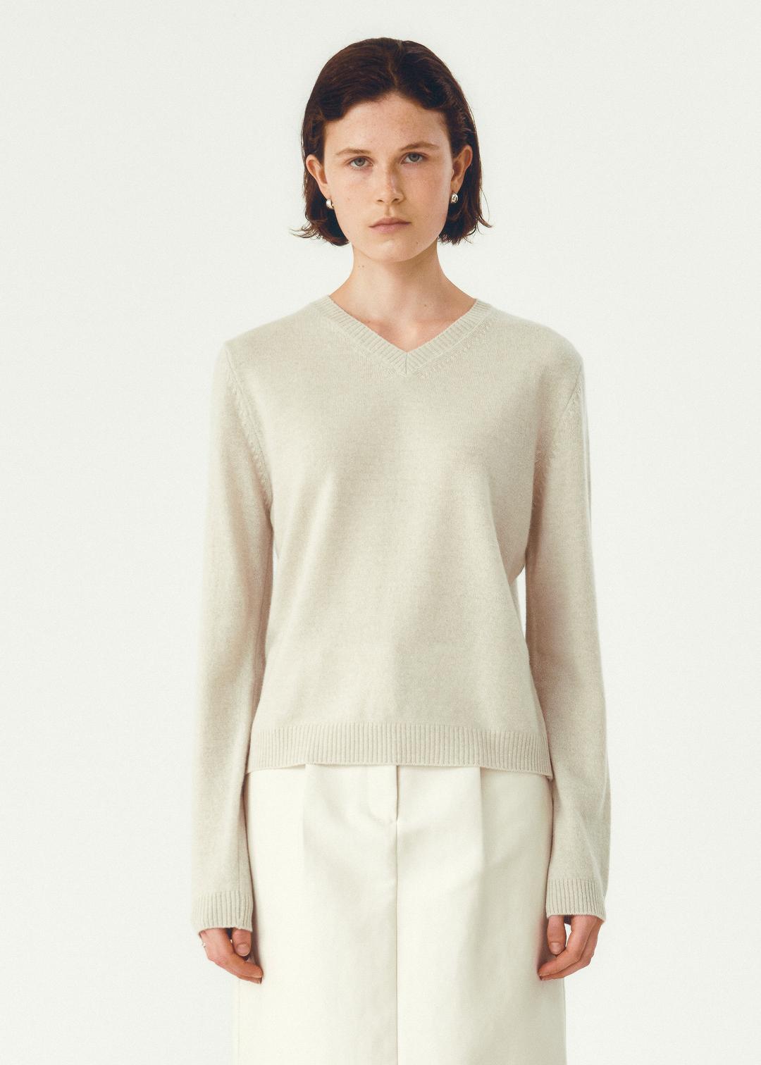 Low V Neck Kint in Pale Ivory