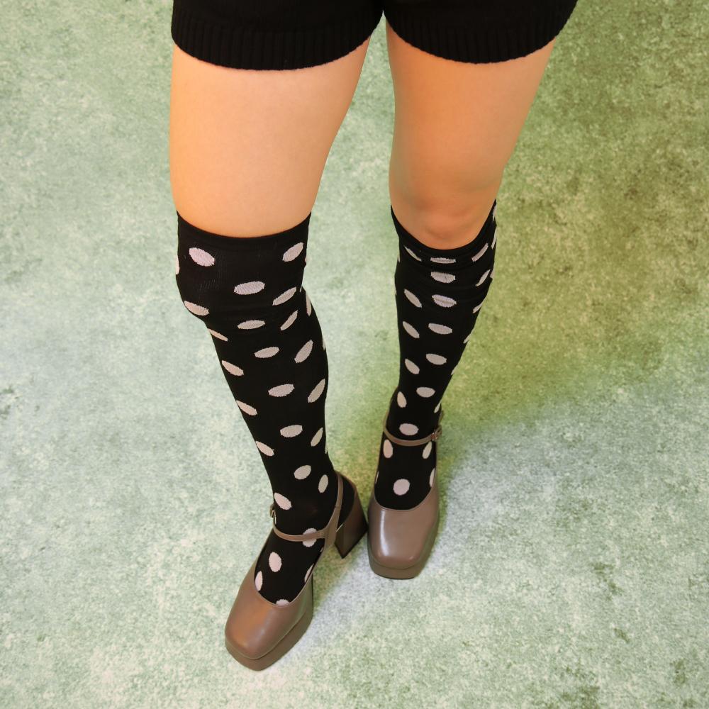marshmallow dot socks (black)