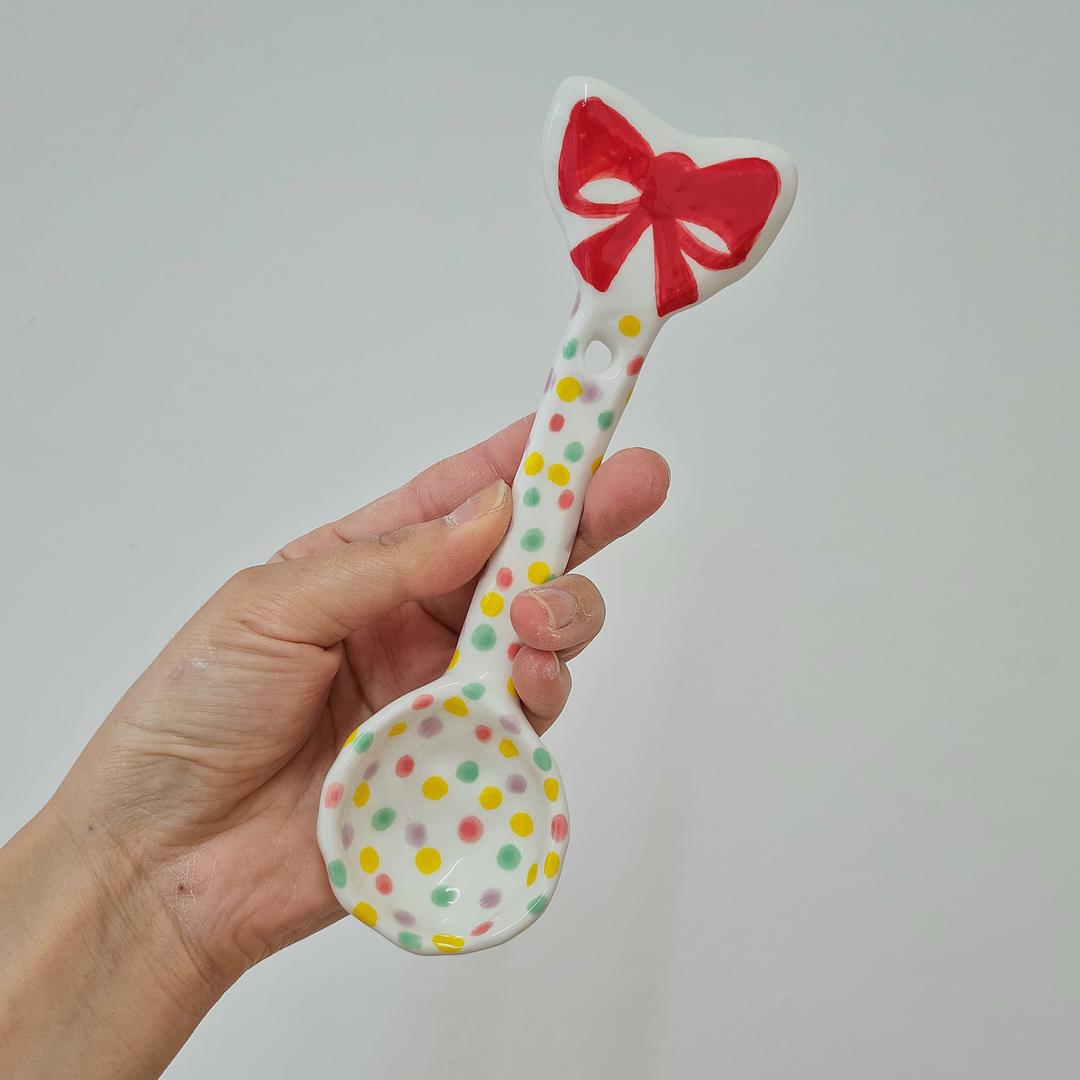 레드리본 도트 수저