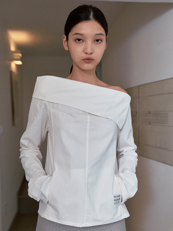 OFF-SHOULDER BOTTONED BLOUSE (IVORY)