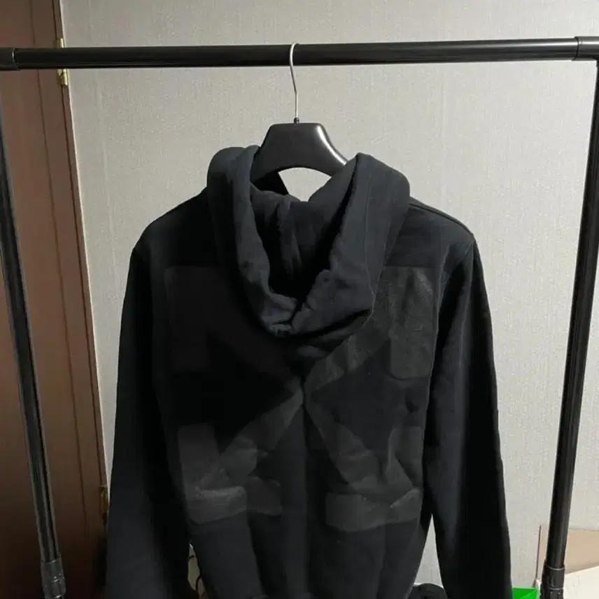 (S) 20FW 오프화이트 카라바조 후드티