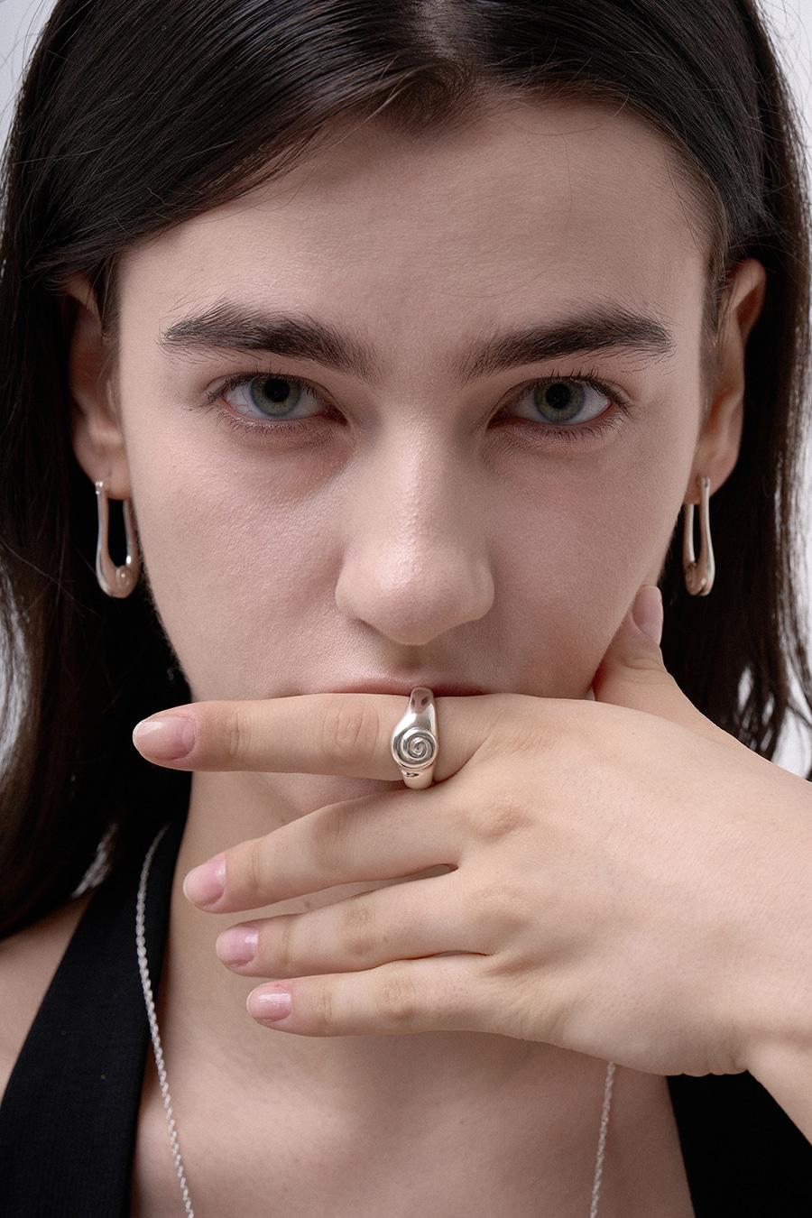 R.004/SHELL BOLD RING