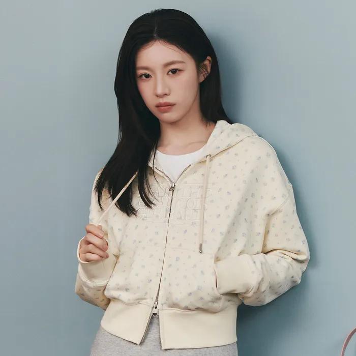 W CLASSIC LOGO CROP HOODIE ZIPUP ivory