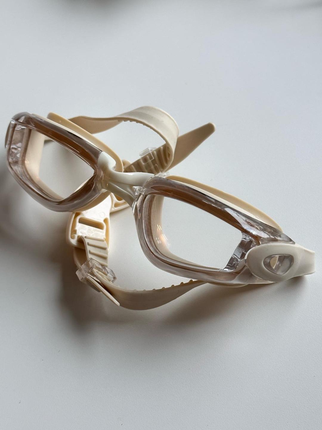 creamy swimming goggles