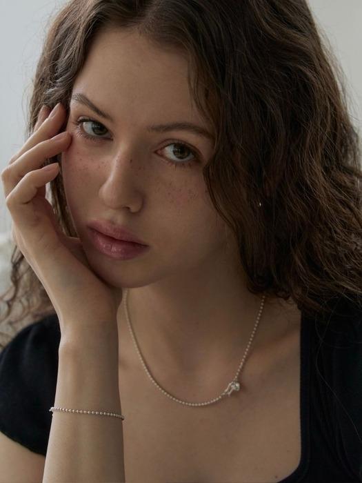 Mini ball necklace