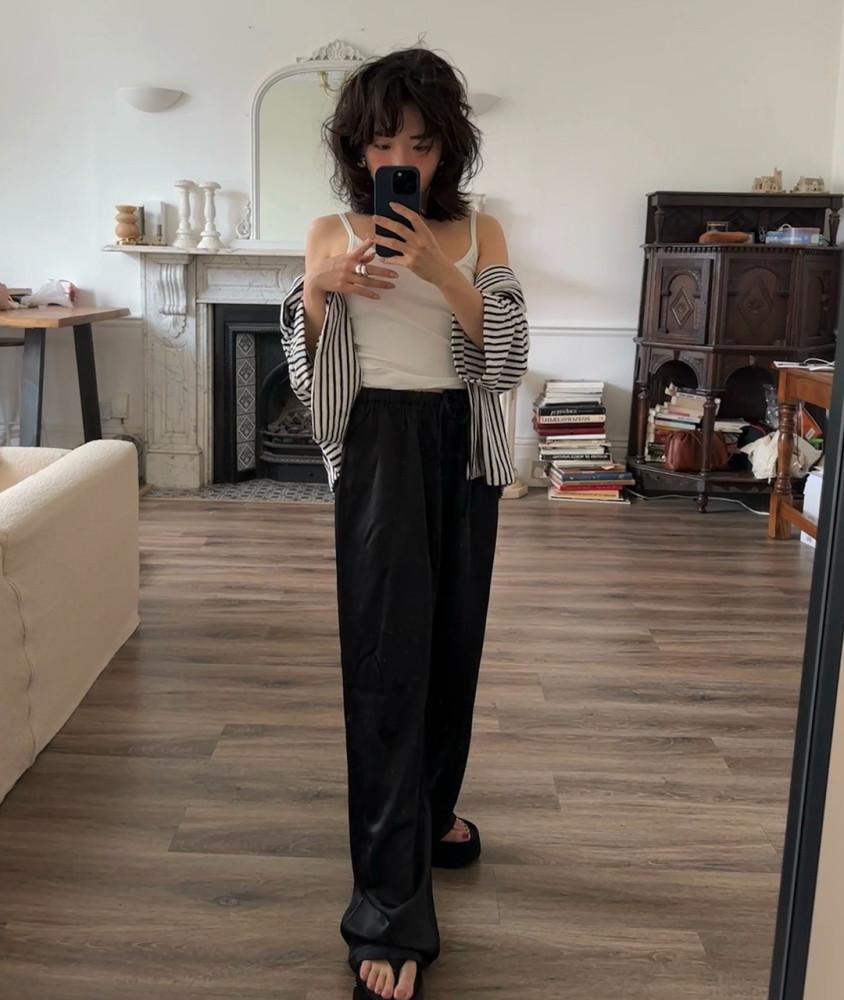 블랙 릴렉스 팬츠 / Black Relaxed Pants