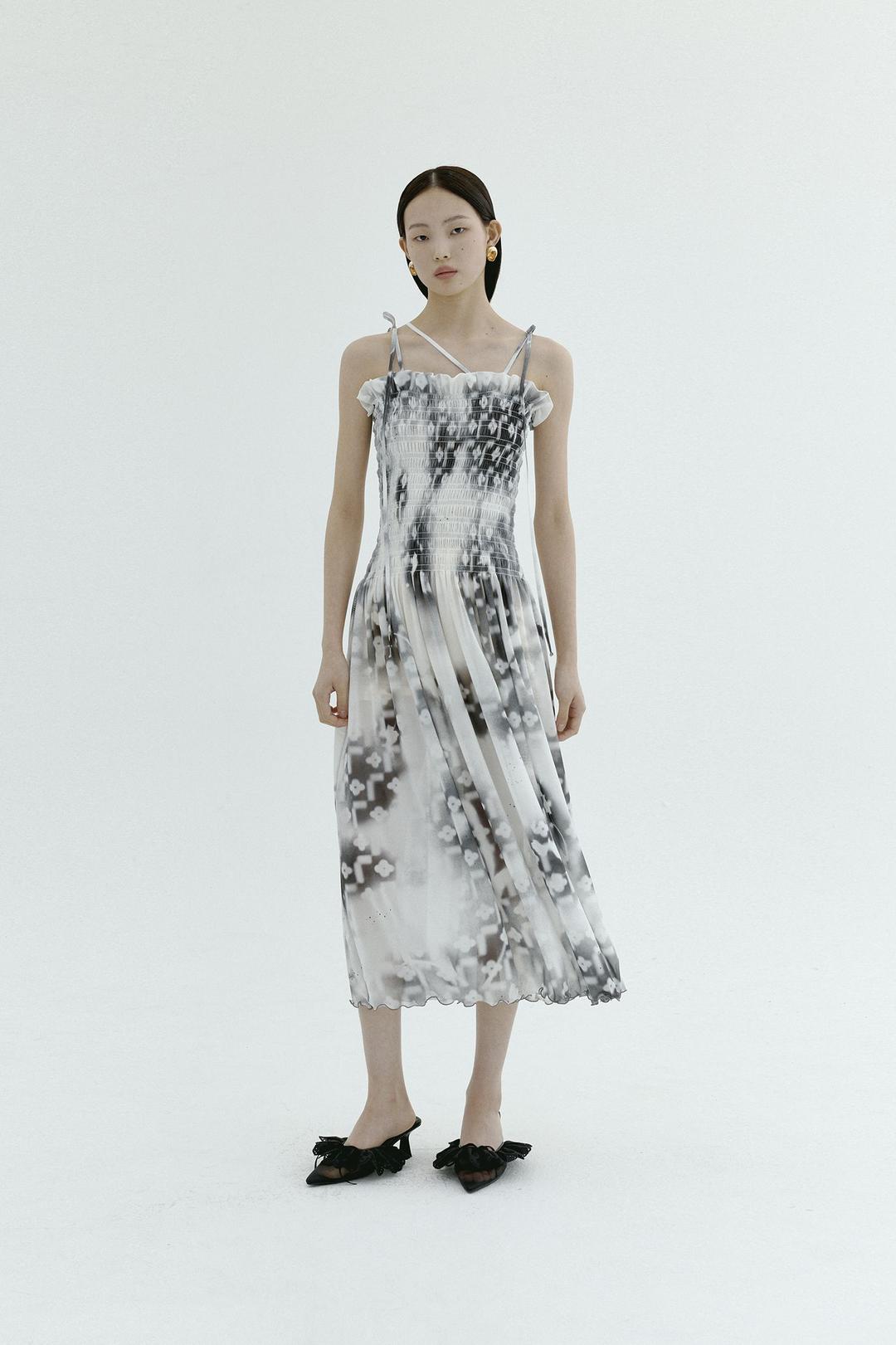 SMOCKED LONG JERSEY DRESS - BLACK PRINT