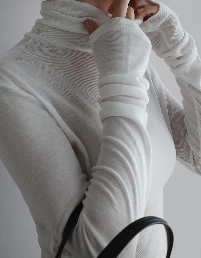 [by LAROOM] 소프트울폴라티셔츠