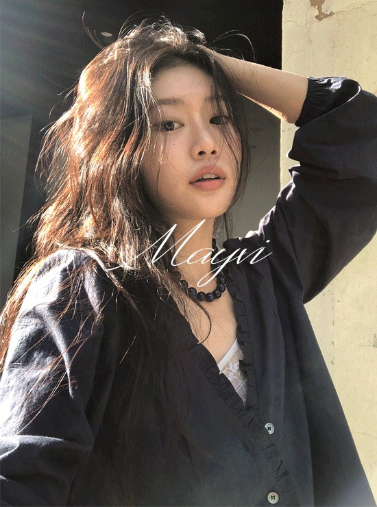 언더비 [당일발송🔥/스프링🌸/Mayvi] Tiha 프릴 브이넥 블라우스 (2 color)