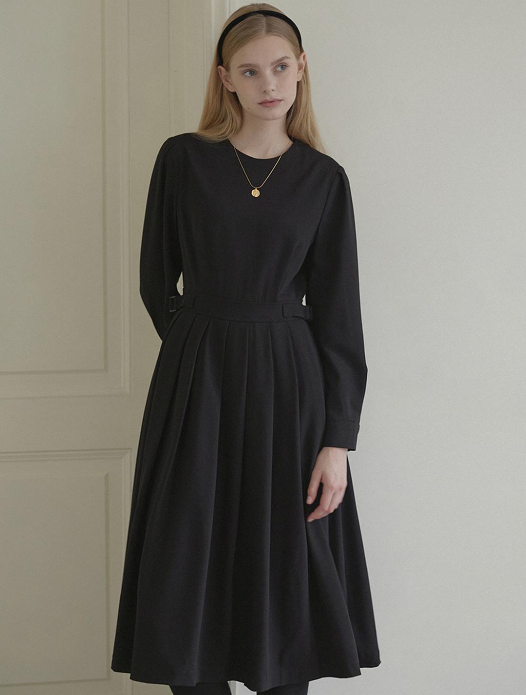 Round Belted Pleats Dress - Black