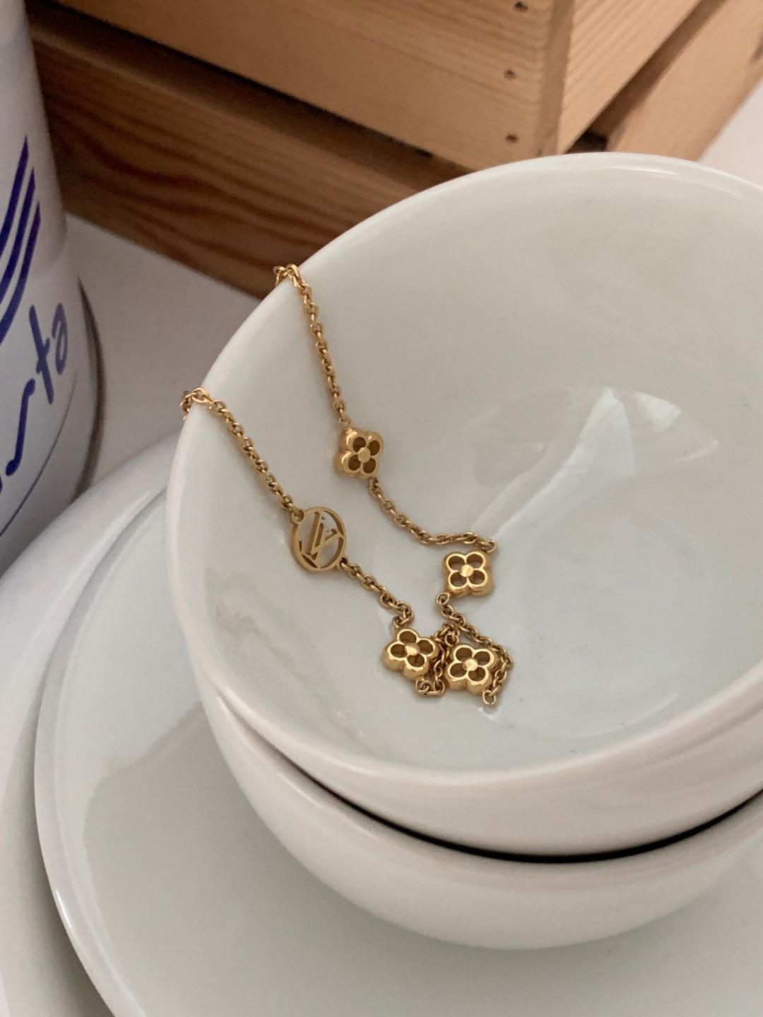 Louis Vuitton blooming flower necklace