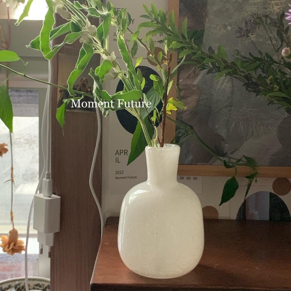 WillB 프렌치 미니멀 화이트 글라스 불투명 유리 화병 꽃병 오브제