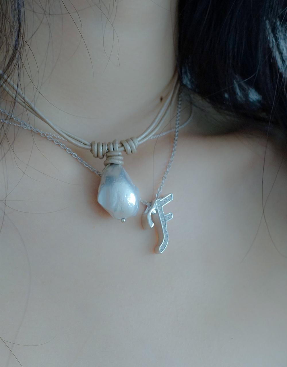 "F" cubic necklace