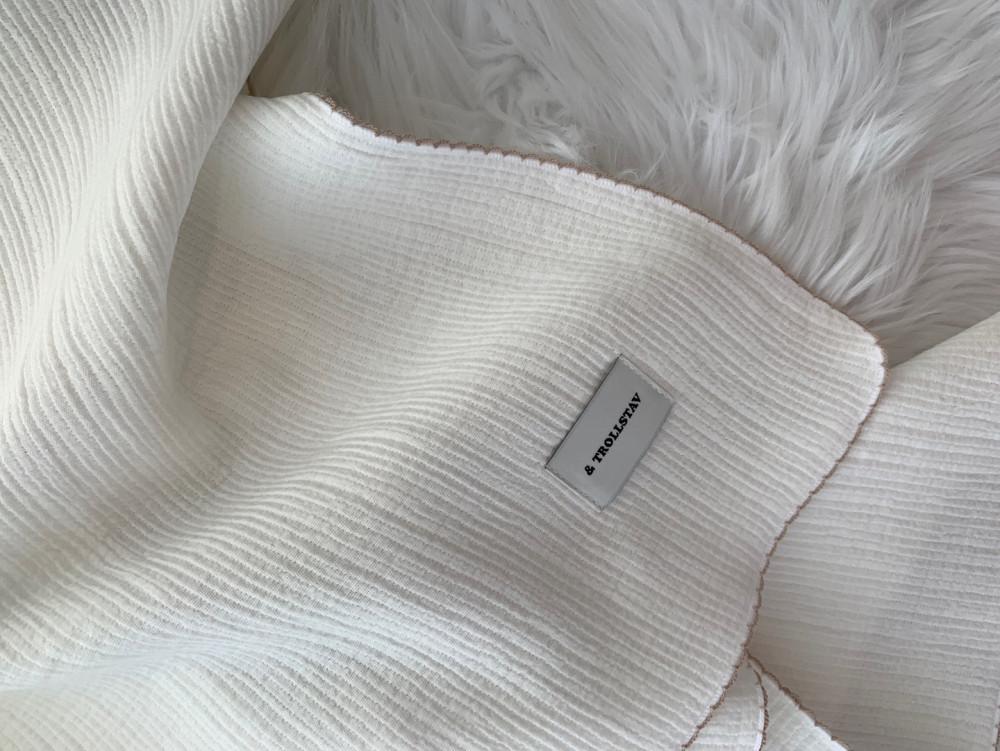 White Simple Blanket (화이트 심플 담요)
