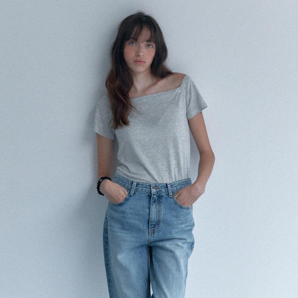 STRIPE OFF-SHOULDER T-SHIRT - BLACK