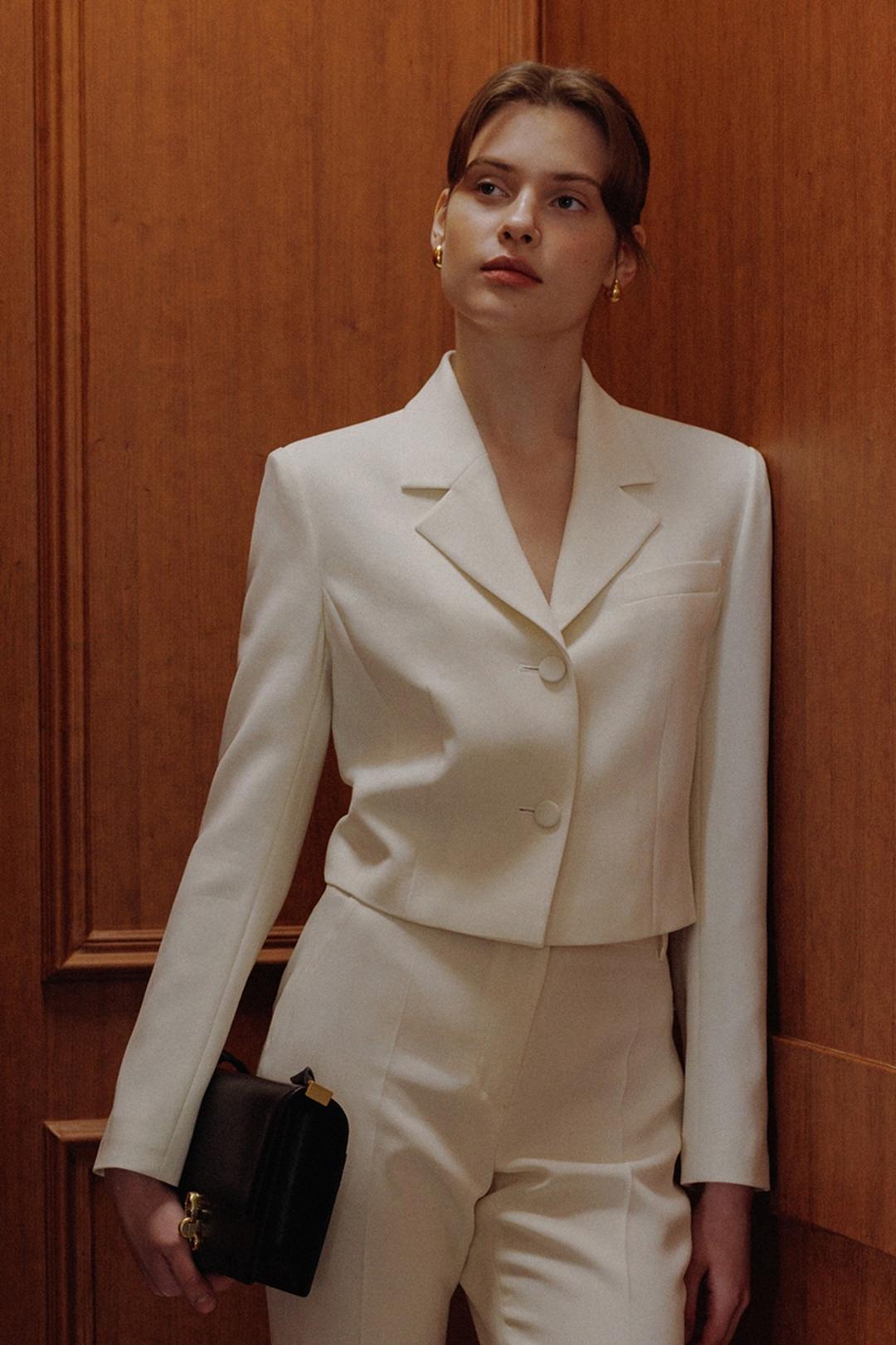 LEVI Tailored short blazer (Ivory)