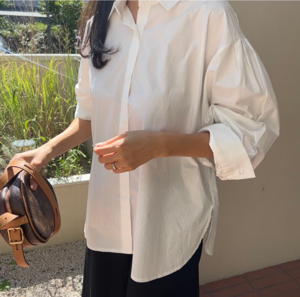 풍성한 퍼프 셔링 팔 셔츠 옆트임 기본 basic shirts