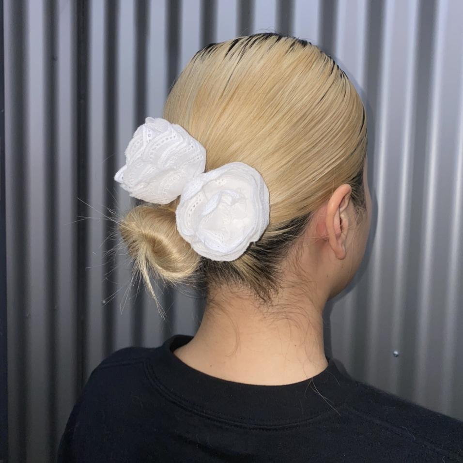 Depc lace rose hairpin 제니헤어핀 제니스타일링 제니머리핀 로즈헤어핀 장미머리핀 장미헤어핀 펀칭아일렛핀