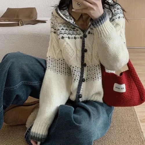 [A] 제시카 자가드 울 버튼 후드 니트 가디건