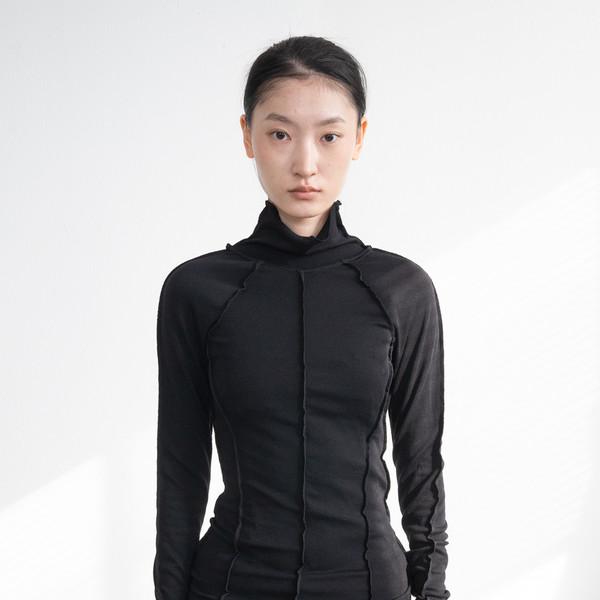 Line Point Turtleneck (Black)