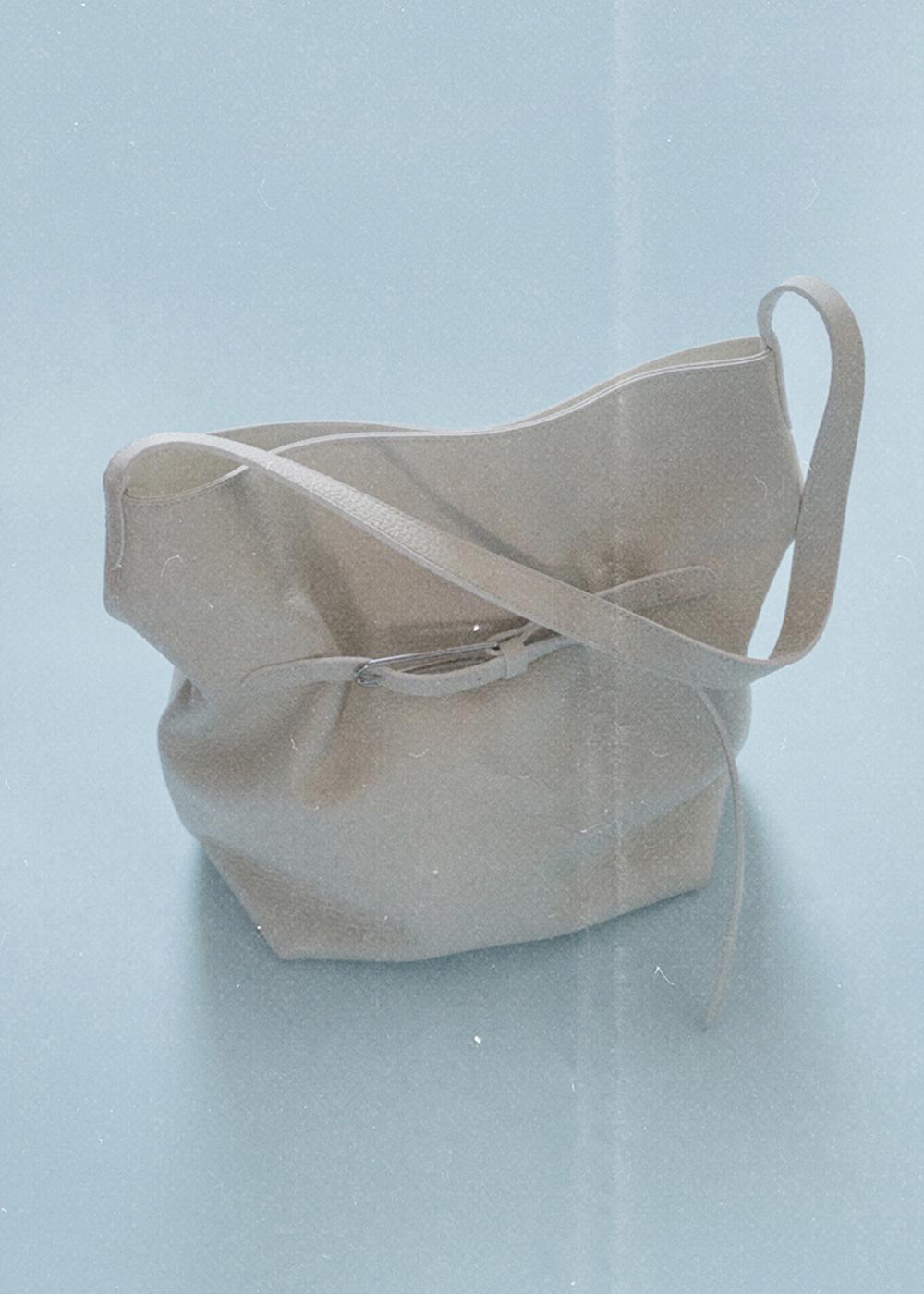 [5/7 배송예정] buckle bag / ivory