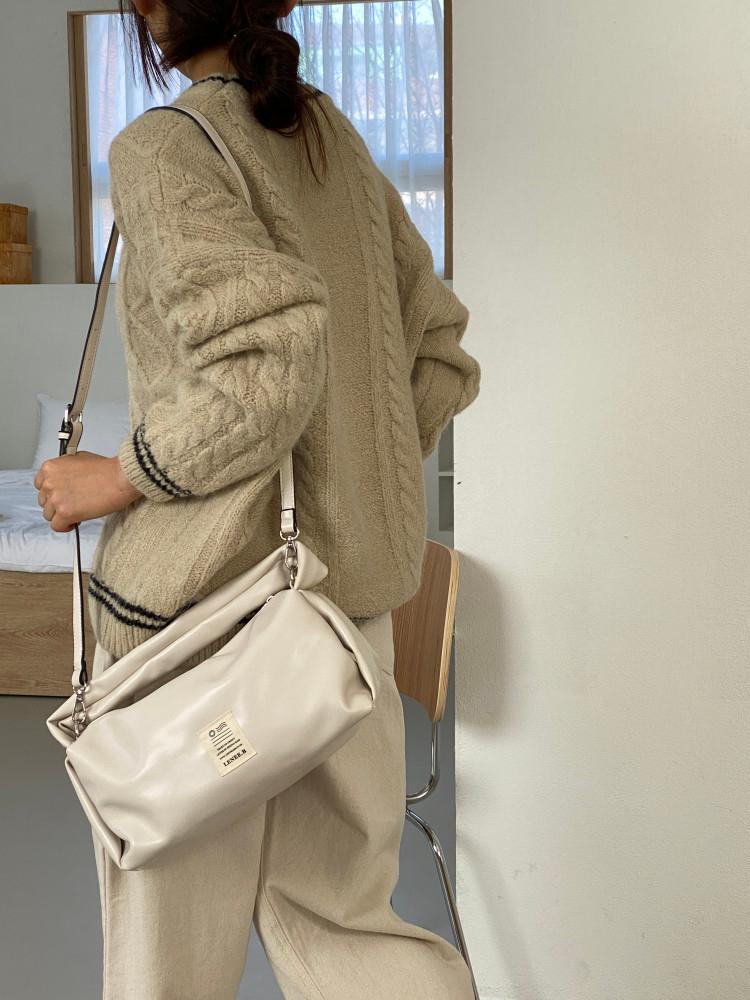 레니비 엘라백 보들보들 부드러운 원단의 가방