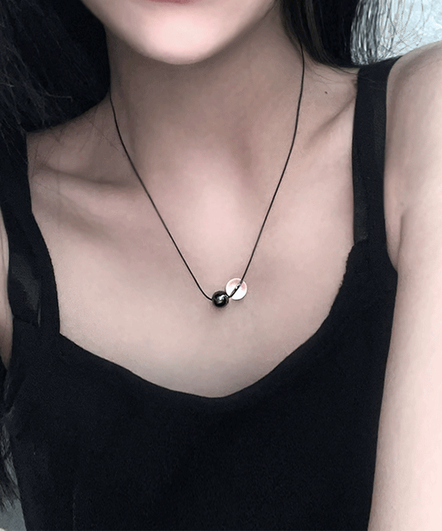 크로마무드 딥 그레이 헤마타이트 투명 글래스 무채색 원석 끈 목걸이