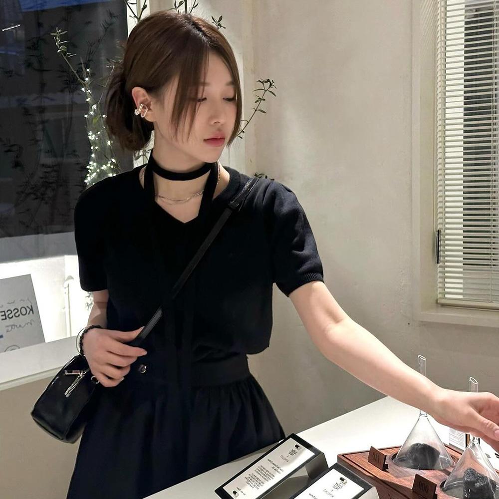 Pale v neck ribbon choker half knit - 2color