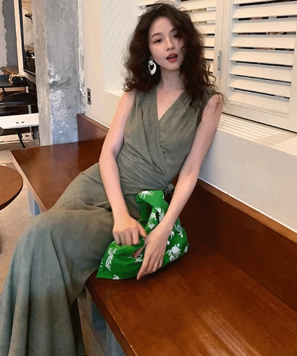 미에니 브이넥 랩스타일 페미닌 심플 민소매 롱원피스 (그린,그레이)