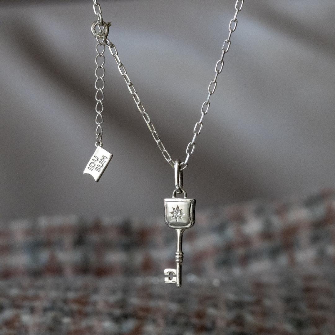 FANTASY OPENER necklace