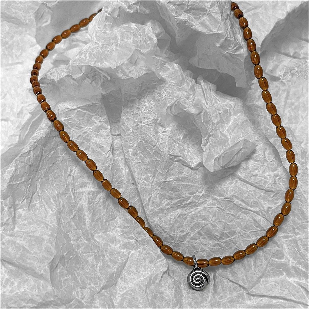 Surgical twister pendant brown beads necklace(써지컬 회오리펜던트 브라운비즈목걸이, 갈색비즈목걸이)