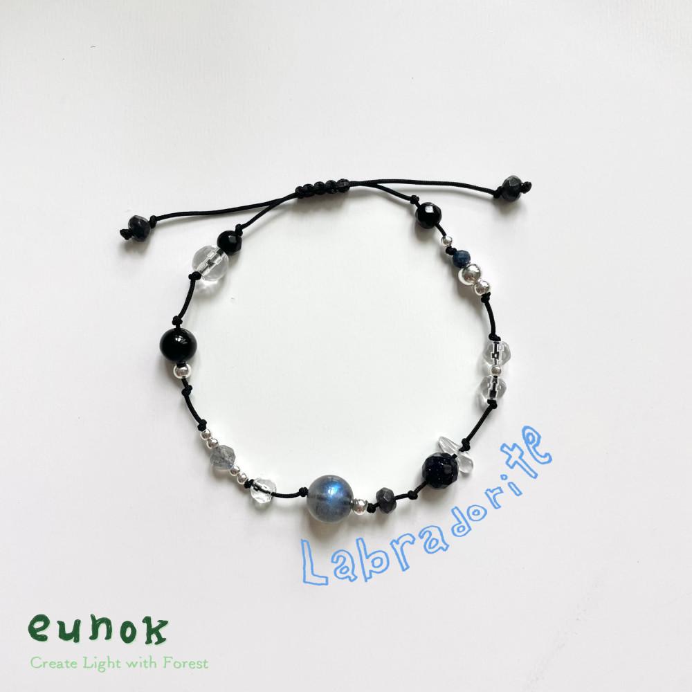 [은옥/우주] 새벽 달 매듭 팔찌 (은92.5, 래브래도라이트)