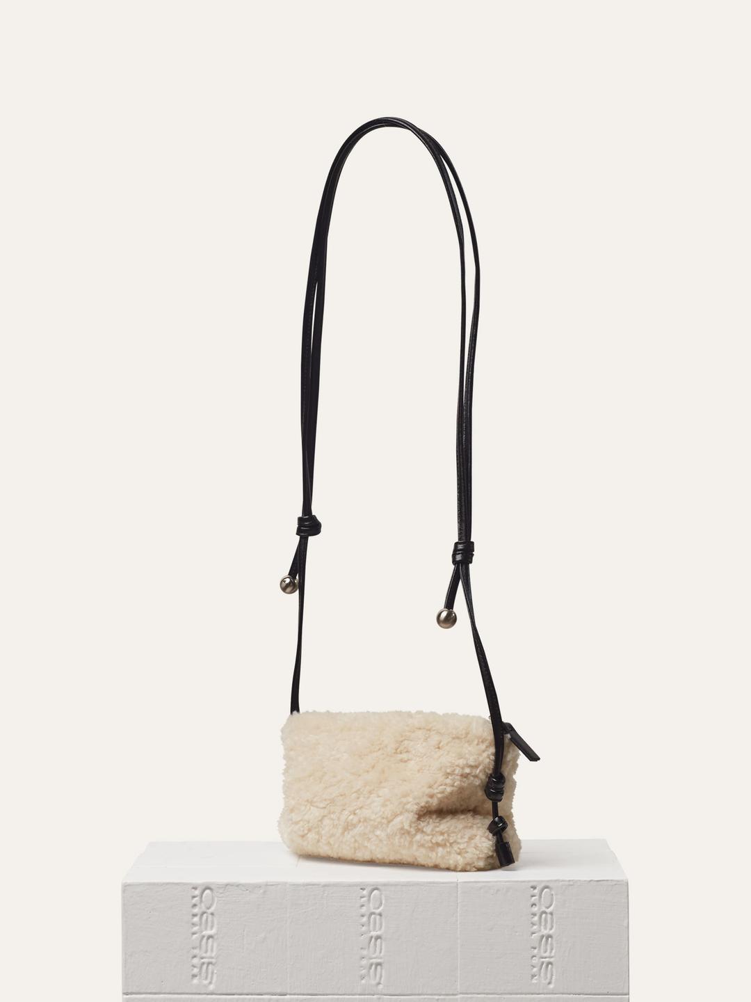 [12/2 예약발송]Matri Petit Bag Curly Fur Ivory