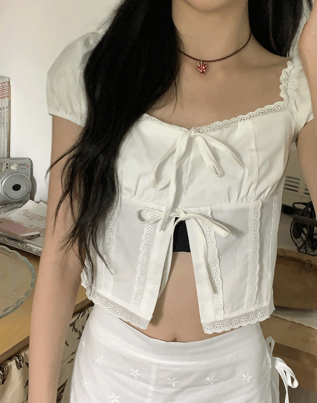 리본 프릴 크롭 블라우스 - 1 color
