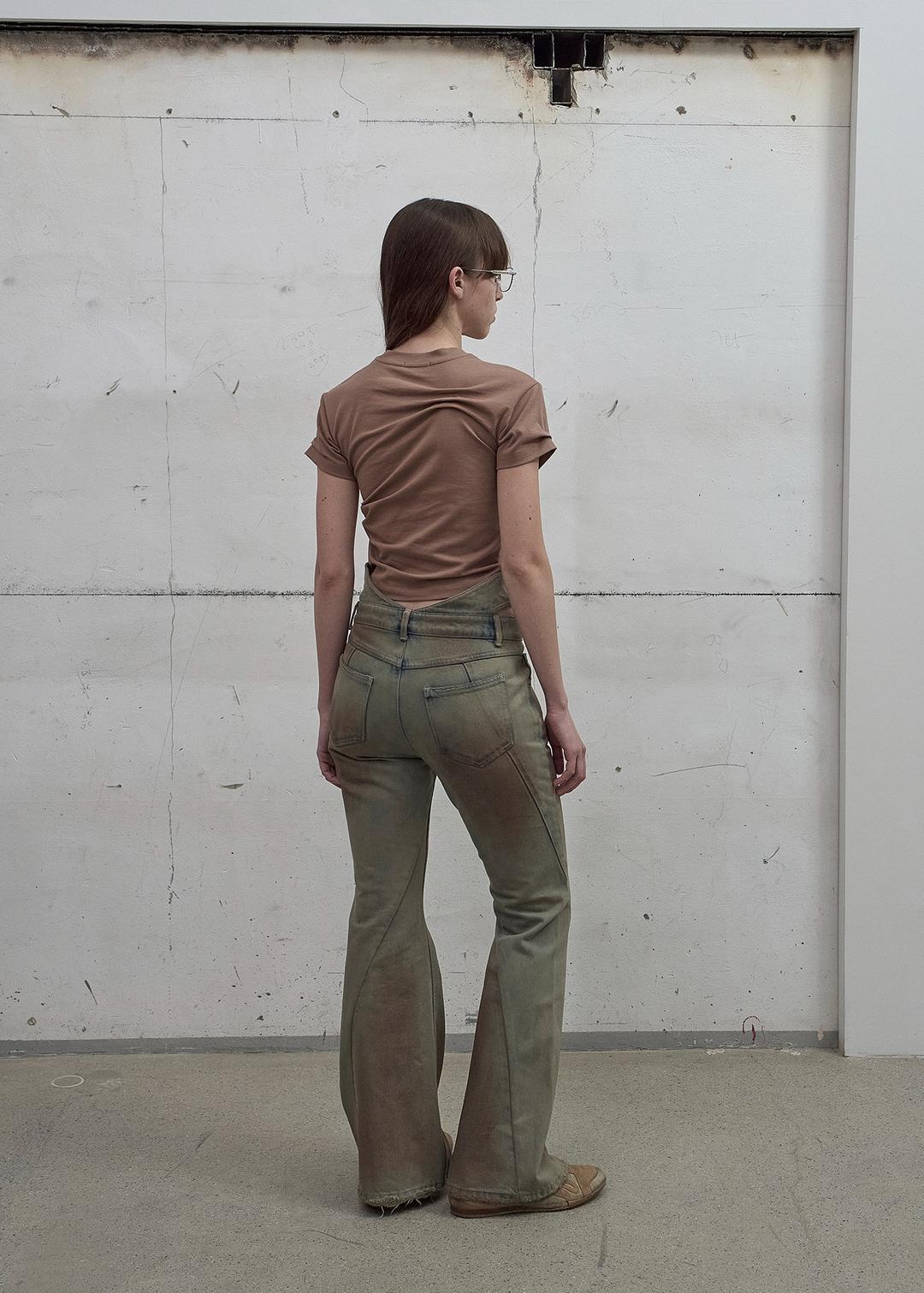 DART-DETAIL SLIM T-SHIRT (SAND)