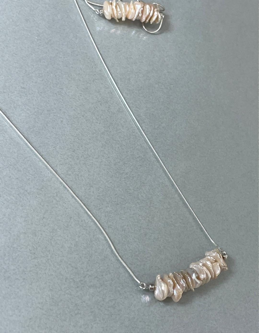 Pearl chip necklace