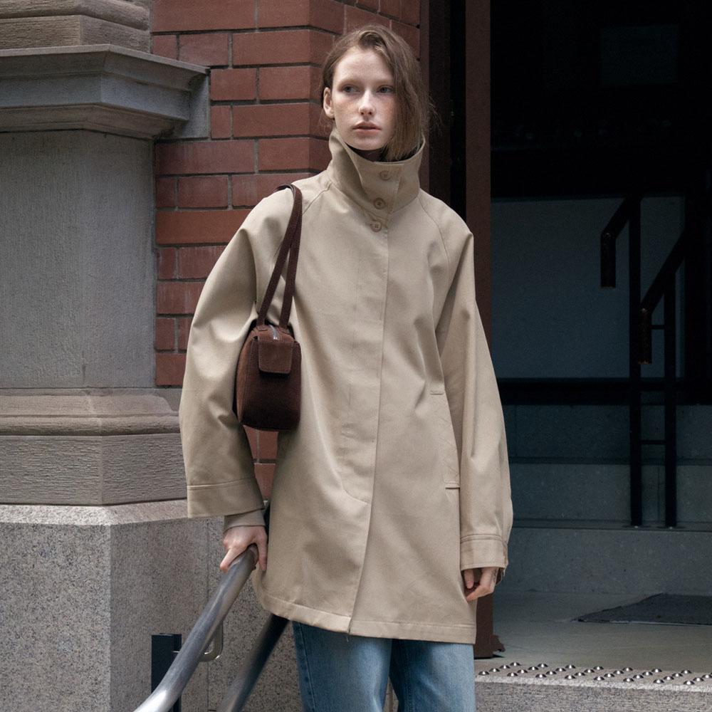 SIOT4152 하이넥 하프 트렌치 코트_Camel beige