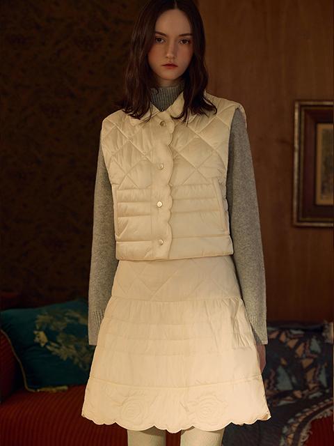 스칼럽 크롭 패딩 베스트_D254PSG836