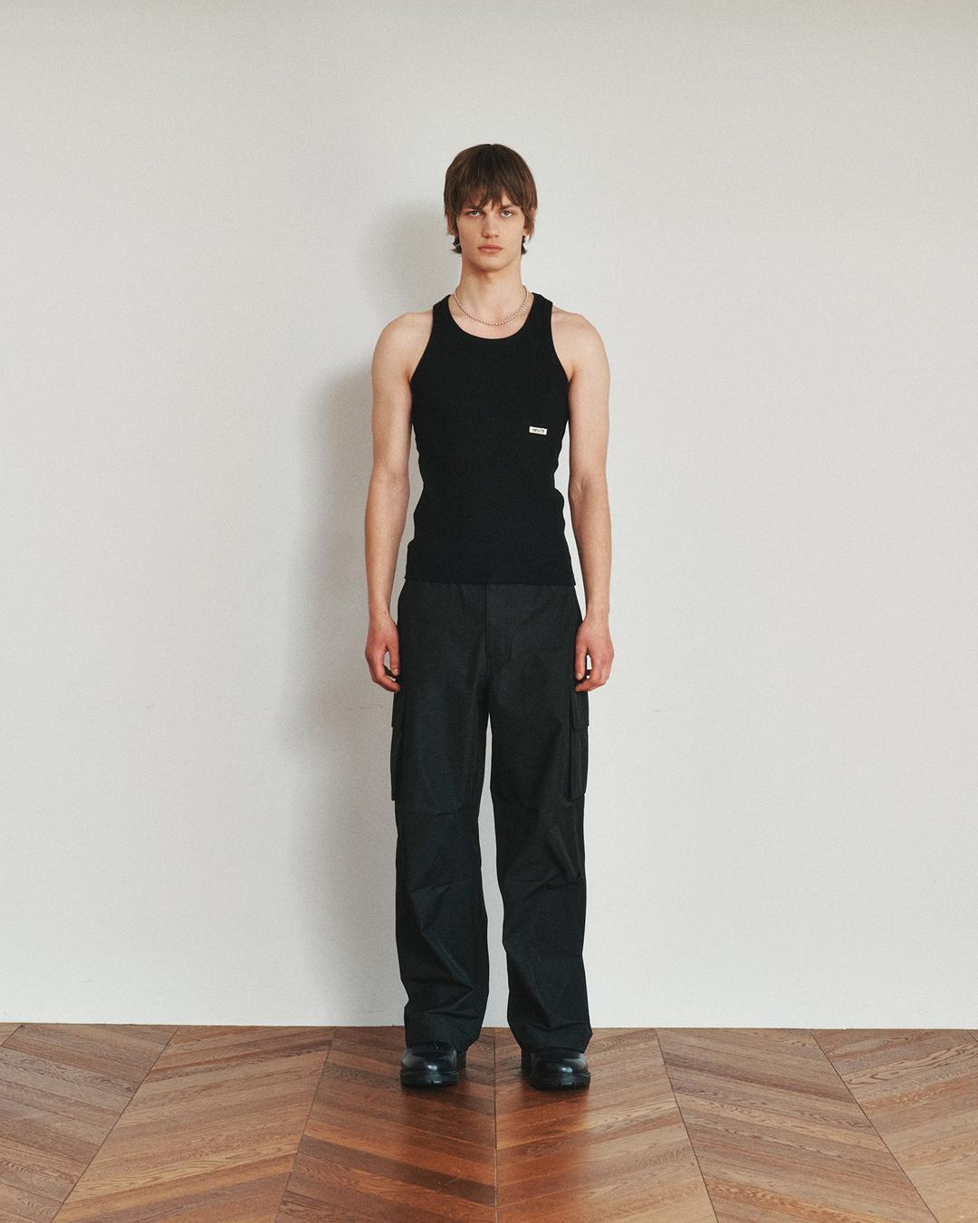 HET RIBBED SLIM SLEVELESS TOP (BLACK)