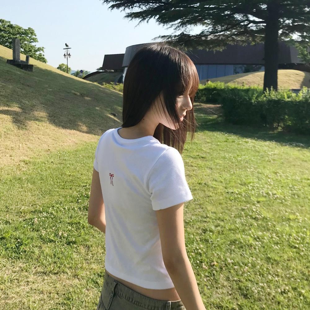 BACK RIBBON HEART SLIM CROP T SHIRTS (2color)