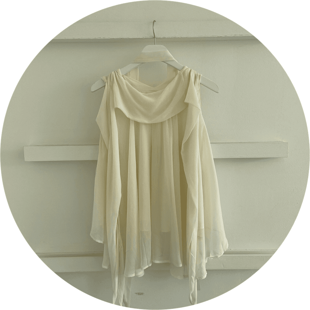 유어모어 쉬폰 홀터넥 스카프 셔링 시스루 민소매 플레어 나시 블라우스 2color 허리끈 세트 블라우스 방송화제템