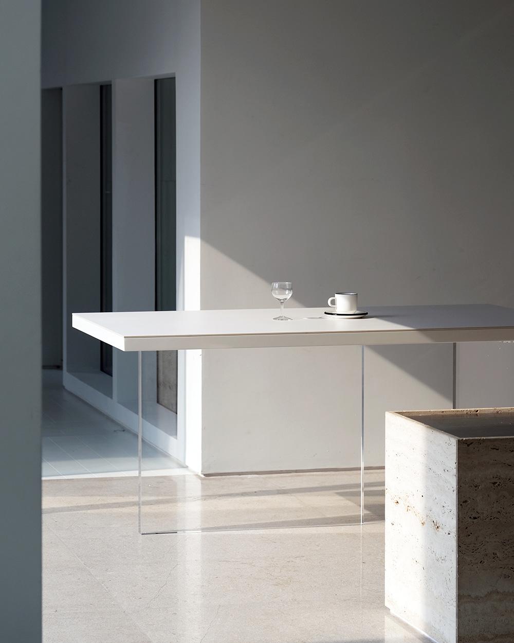 FLO TABLE (CERAMIC) | 플로 테이블 (세라믹) 1600