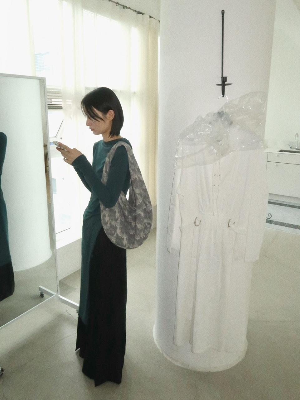 뮤로우 LONG SLIT HOOD TEE
