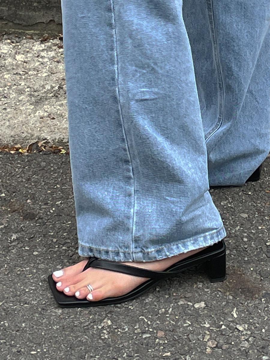 Square Flip Flop Mule ( Black / Ivory )