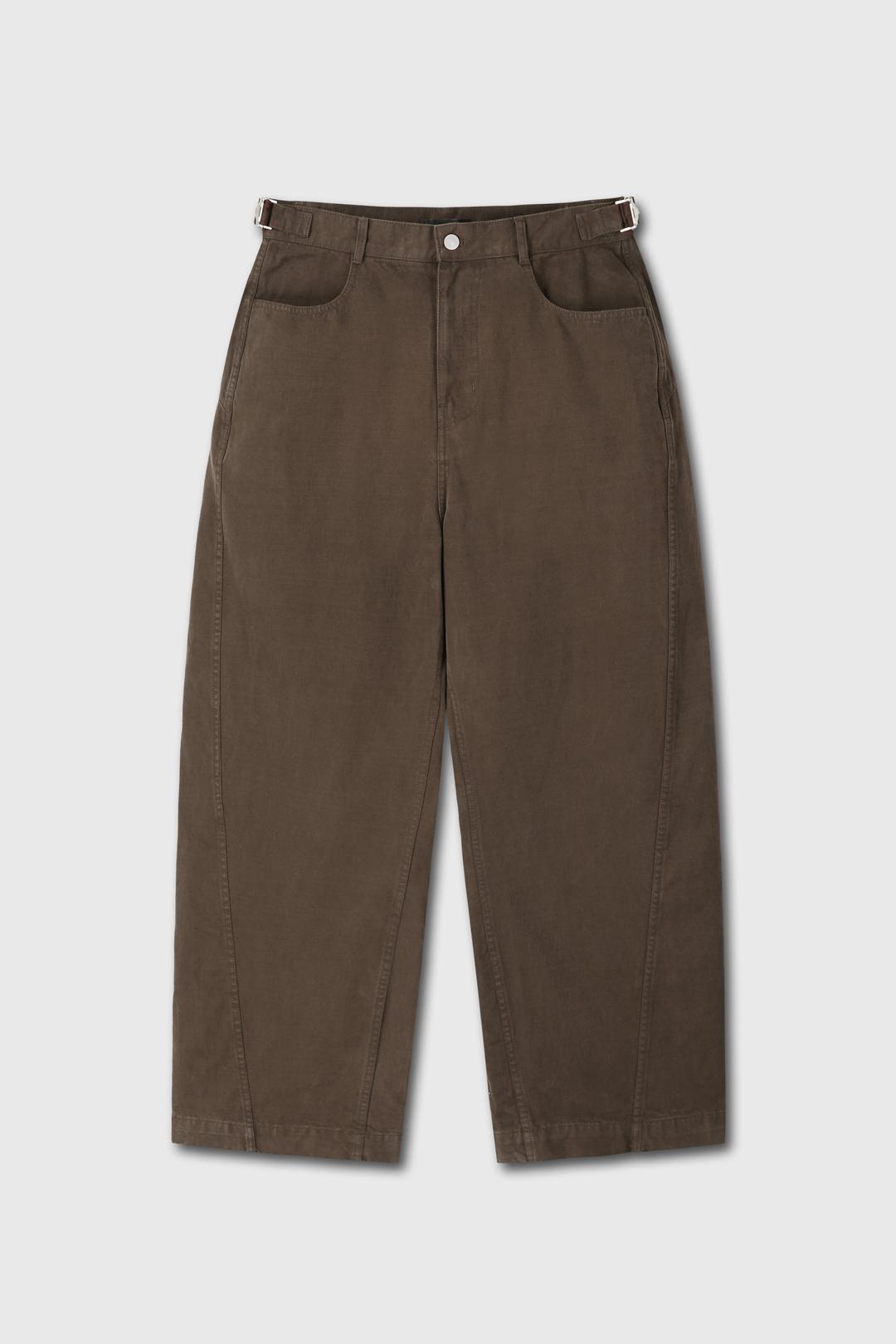 WASHED CURVED CHINO PANTS (BROWN)