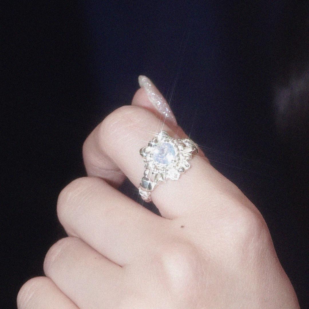 custom order. charlotte's ribbon ring 02