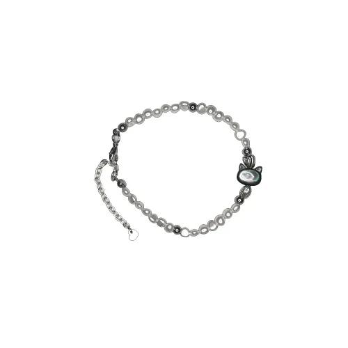 kiki. black cat and freshwater pearl bracelet 검은 고양이와 담수진주