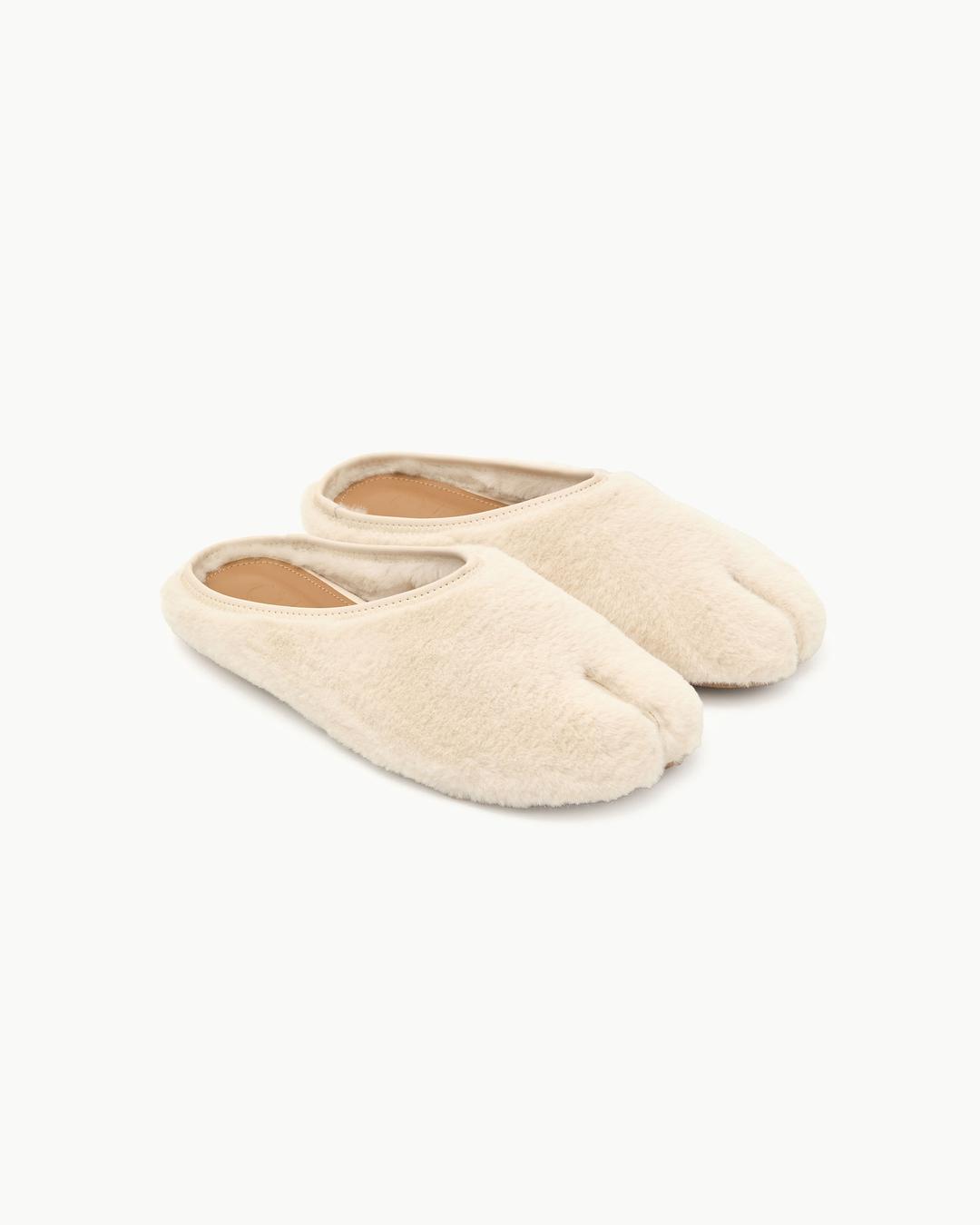 Round Fur Low Mule / White