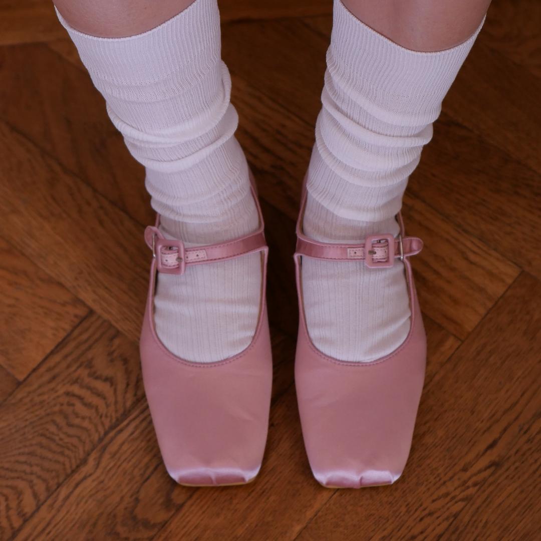 loose middle socks - white